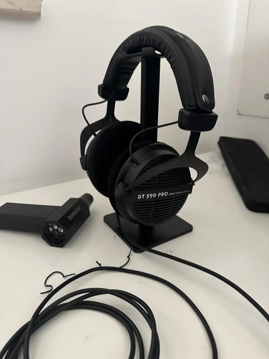 beyerdynamic DT 990 Pro casque studio 250 ohms noir ouvert