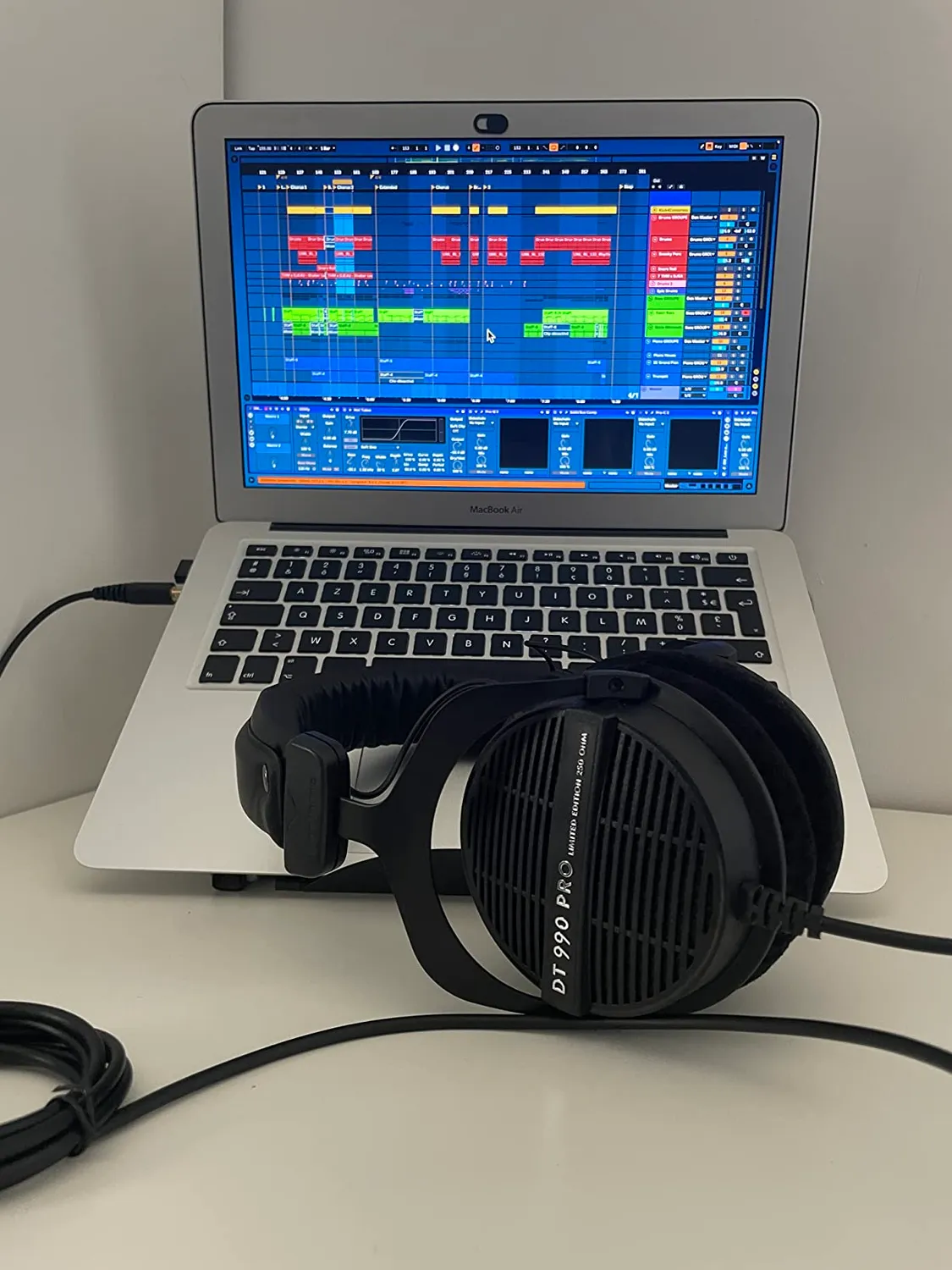 beyerdynamic DT 990 Pro casque studio 250 ohms noir ouvert